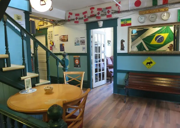 C&N Backpackers Hostel Vancouver